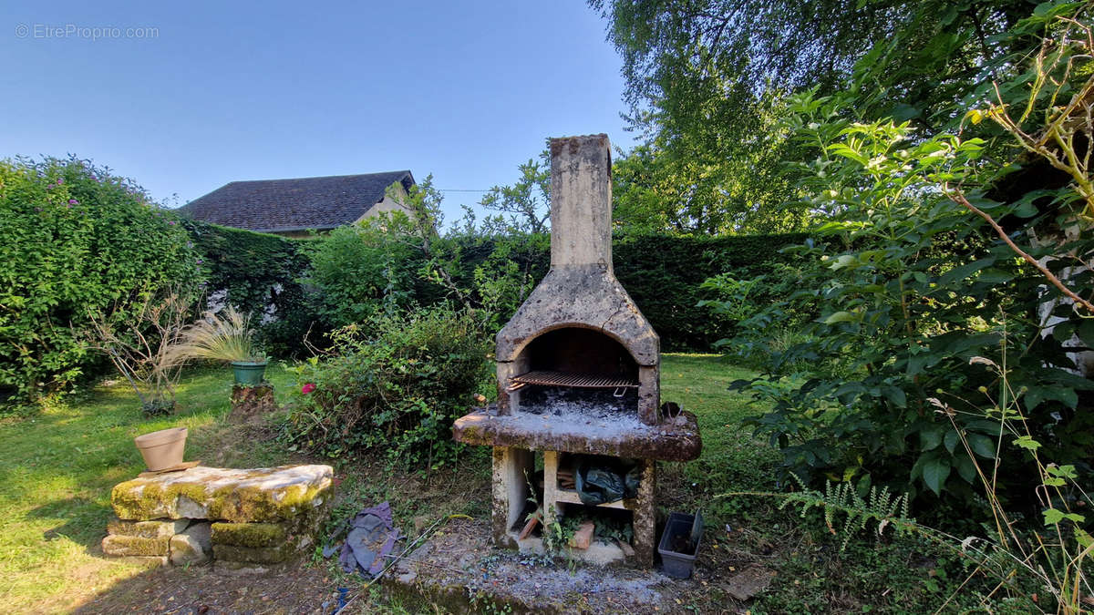 Maison à ARNAC-POMPADOUR