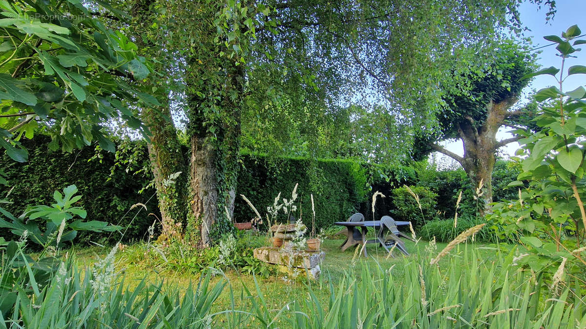 Maison à ARNAC-POMPADOUR