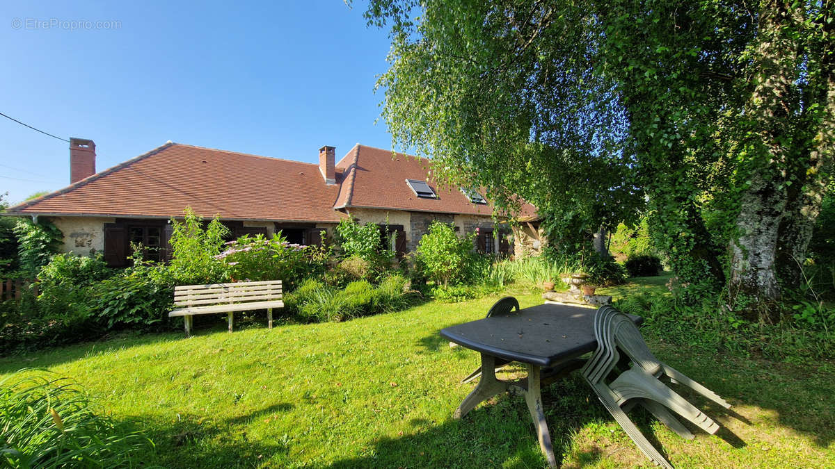 Maison à ARNAC-POMPADOUR