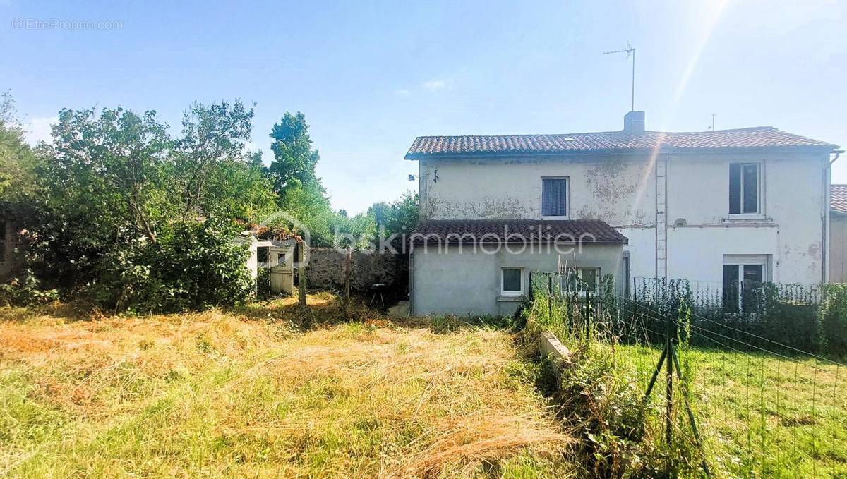 Maison à MAZIERES-EN-GATINE