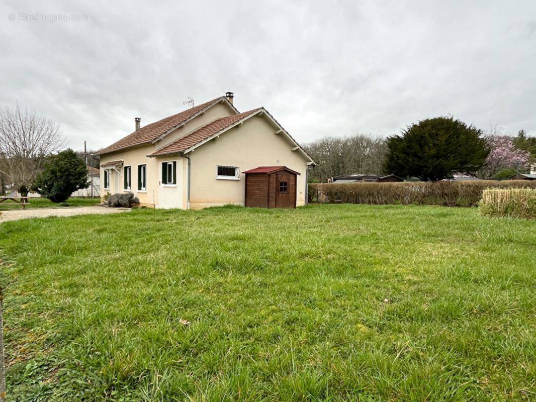 Maison à SAVIGNAC-LES-EGLISES