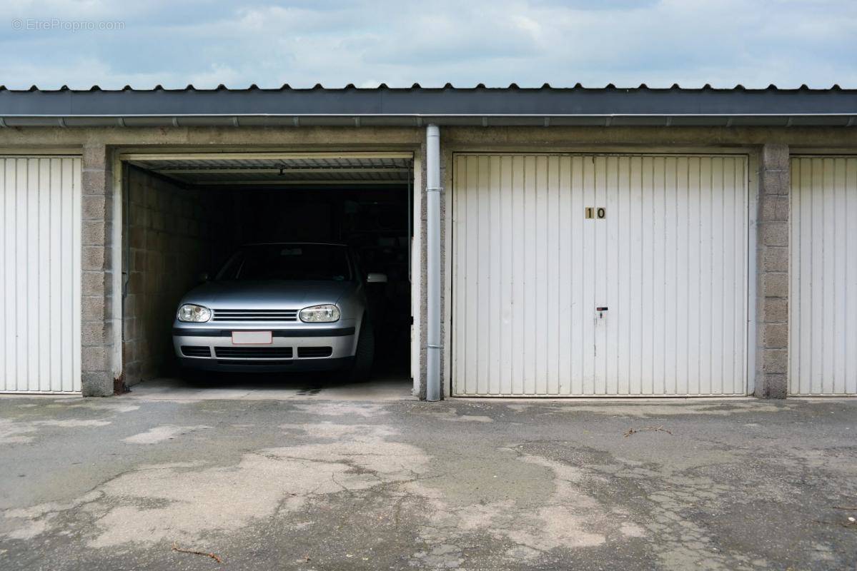 Parking à CASSIS