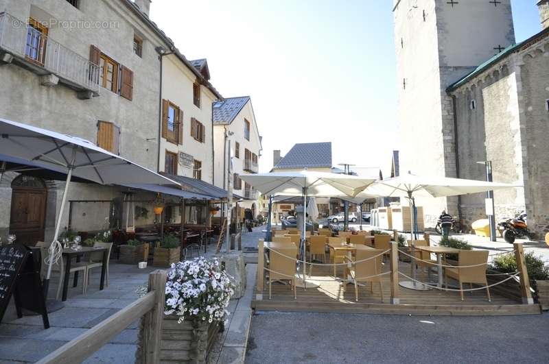 Commerce à LA SALLE-LES-ALPES