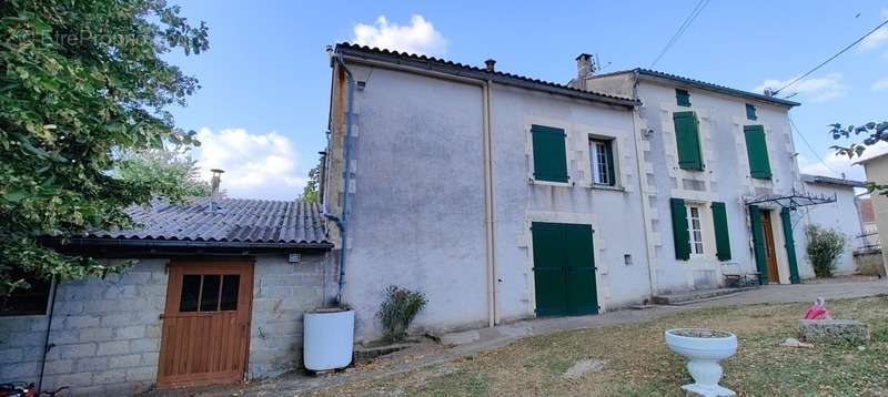 Maison à MONTIGNAC-CHARENTE