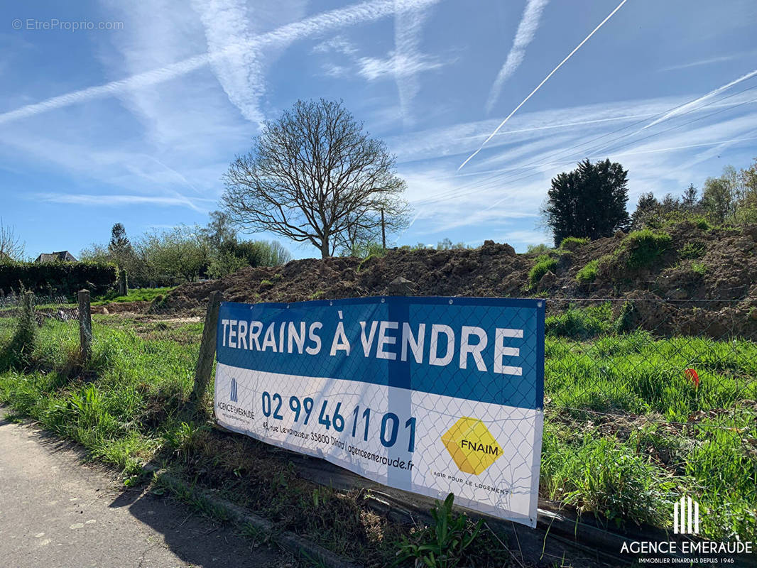 Terrain à LANGROLAY-SUR-RANCE