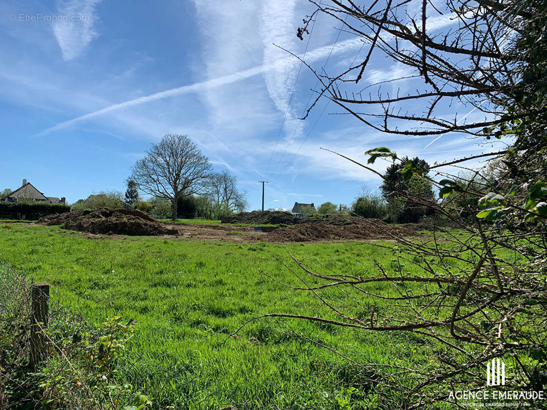 Terrain à LANGROLAY-SUR-RANCE