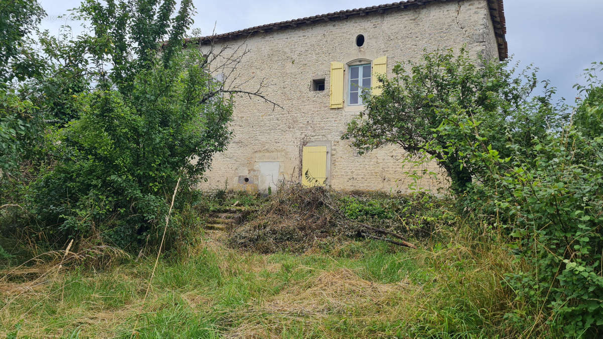 Maison à GENAC