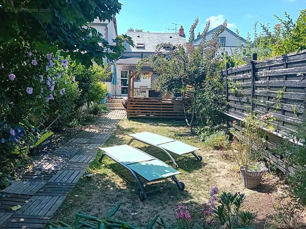 Maison à SAINT-CYR-SUR-LOIRE