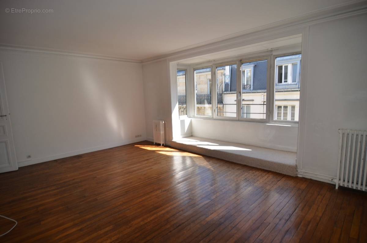 Appartement à NEUILLY-SUR-SEINE