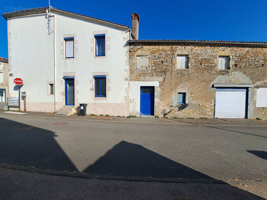 Maison à LES HERBIERS