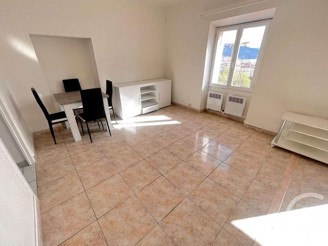 Appartement à ROQUEBRUNE-CAP-MARTIN