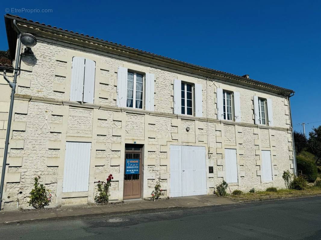 Maison à MORTAGNE-SUR-GIRONDE