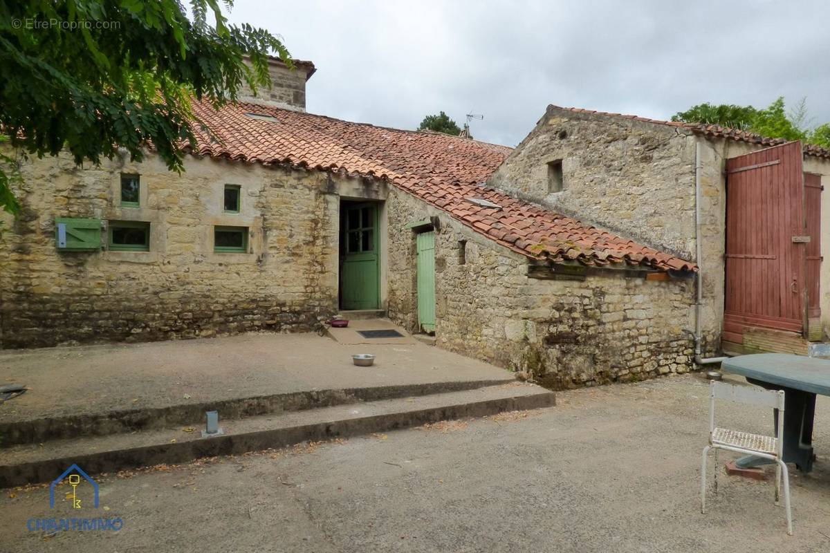 Maison à LA CAILLERE-SAINT-HILAIRE