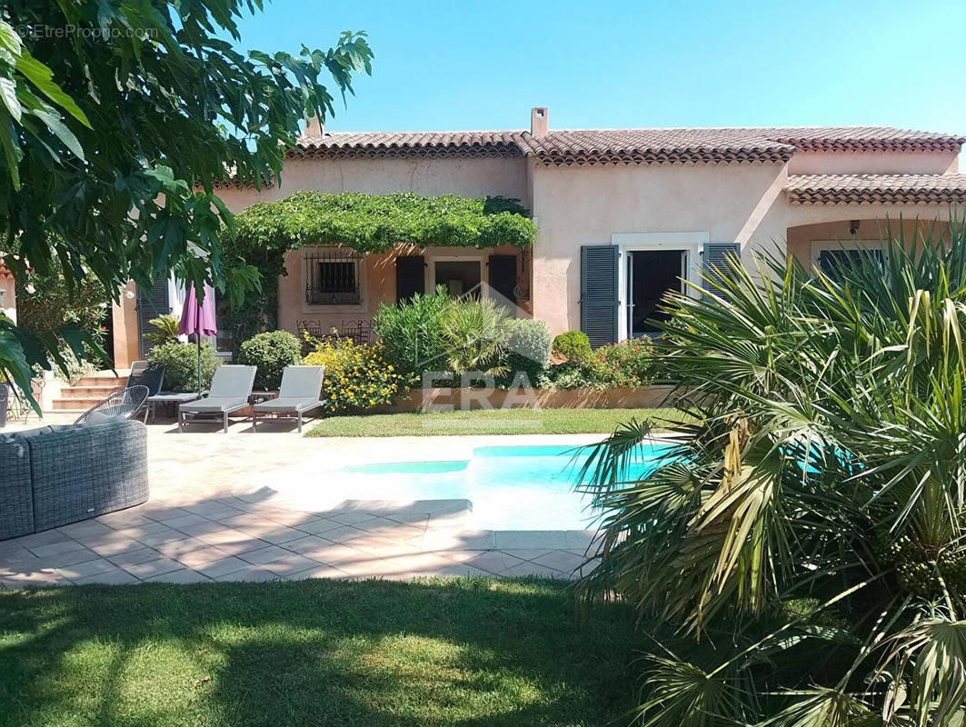 Maison à ROQUEBRUNE-SUR-ARGENS