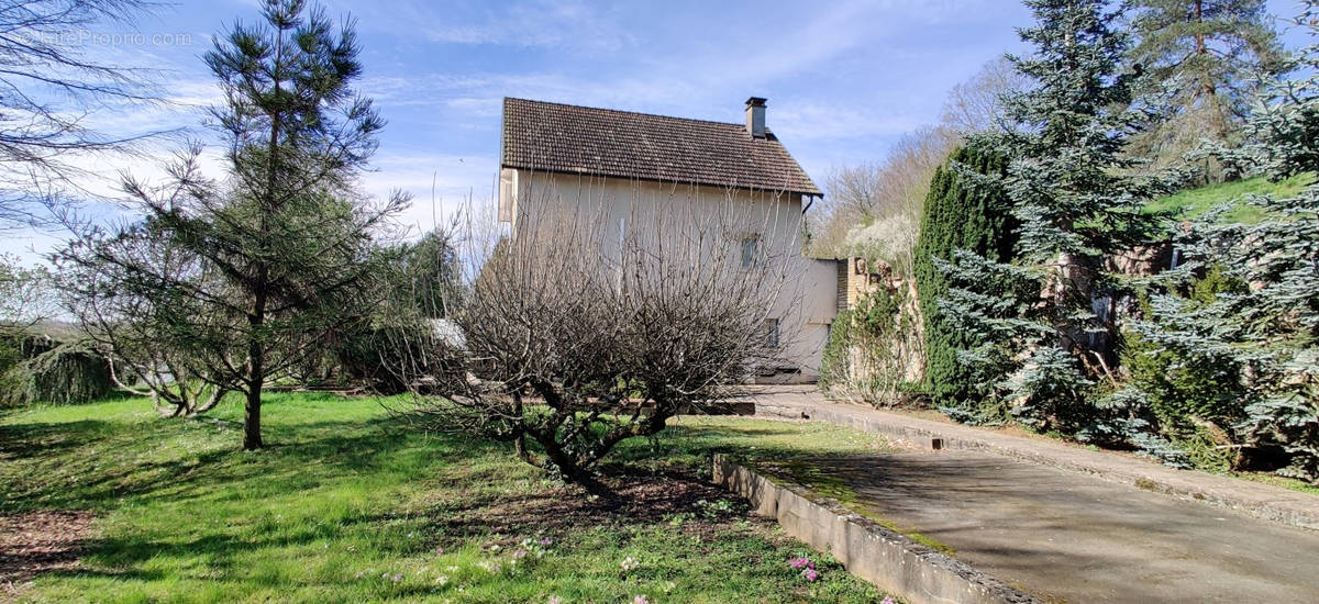 Maison à ARC-LES-GRAY