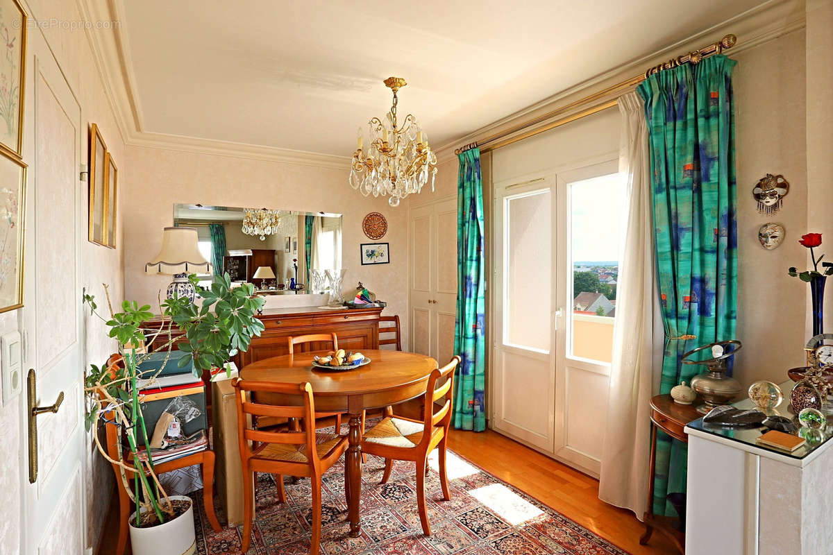 Appartement à SARTROUVILLE