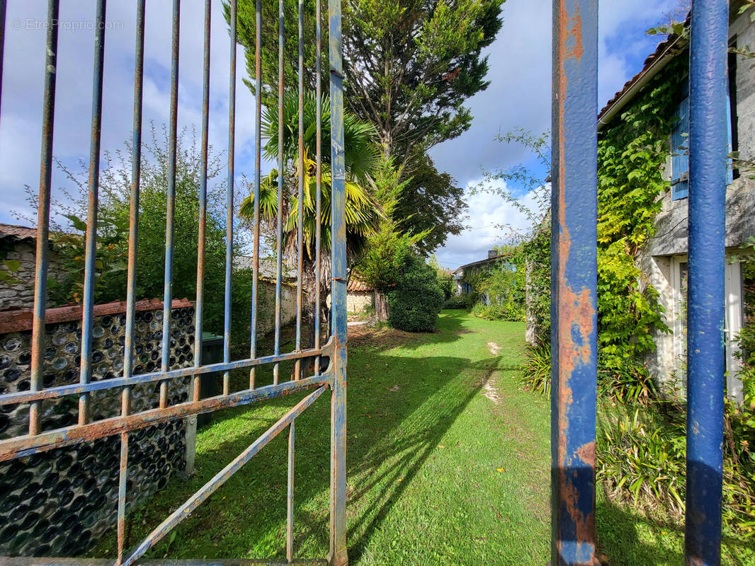 Maison à CHERAC