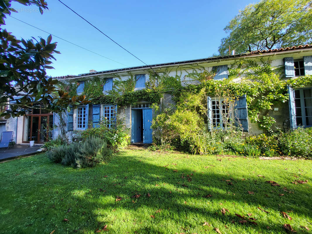 Maison à CHERAC