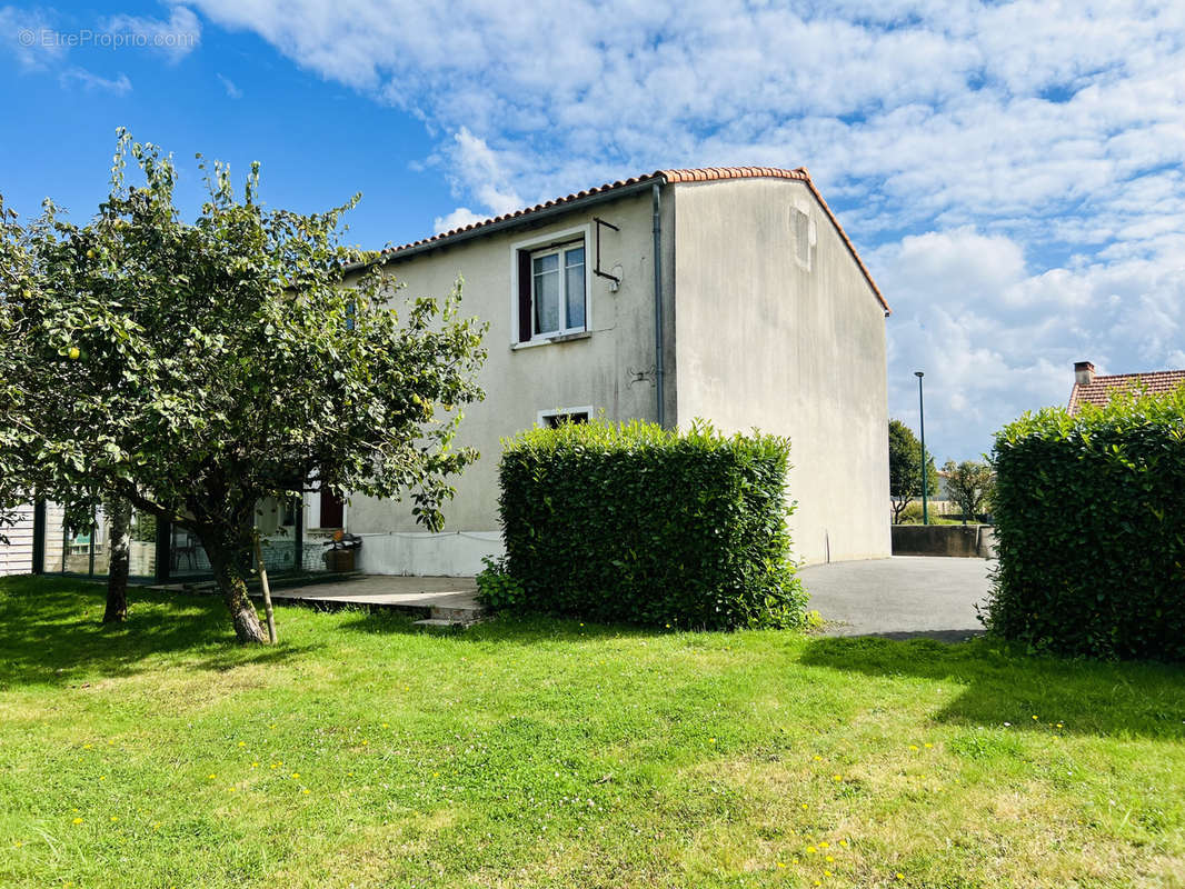 Maison à SAINT-AMAND-SUR-SEVRE