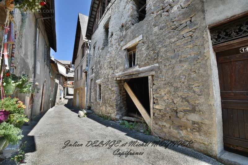 Maison à LE LAUZET-UBAYE