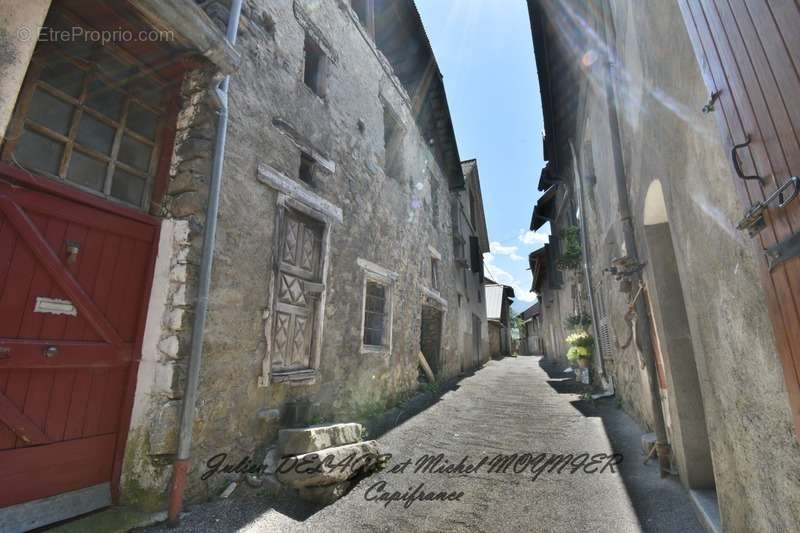 Maison à LE LAUZET-UBAYE