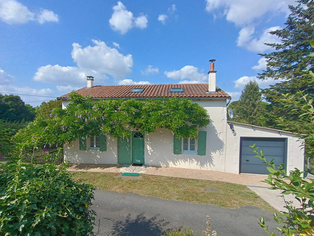 Maison à BIOUSSAC