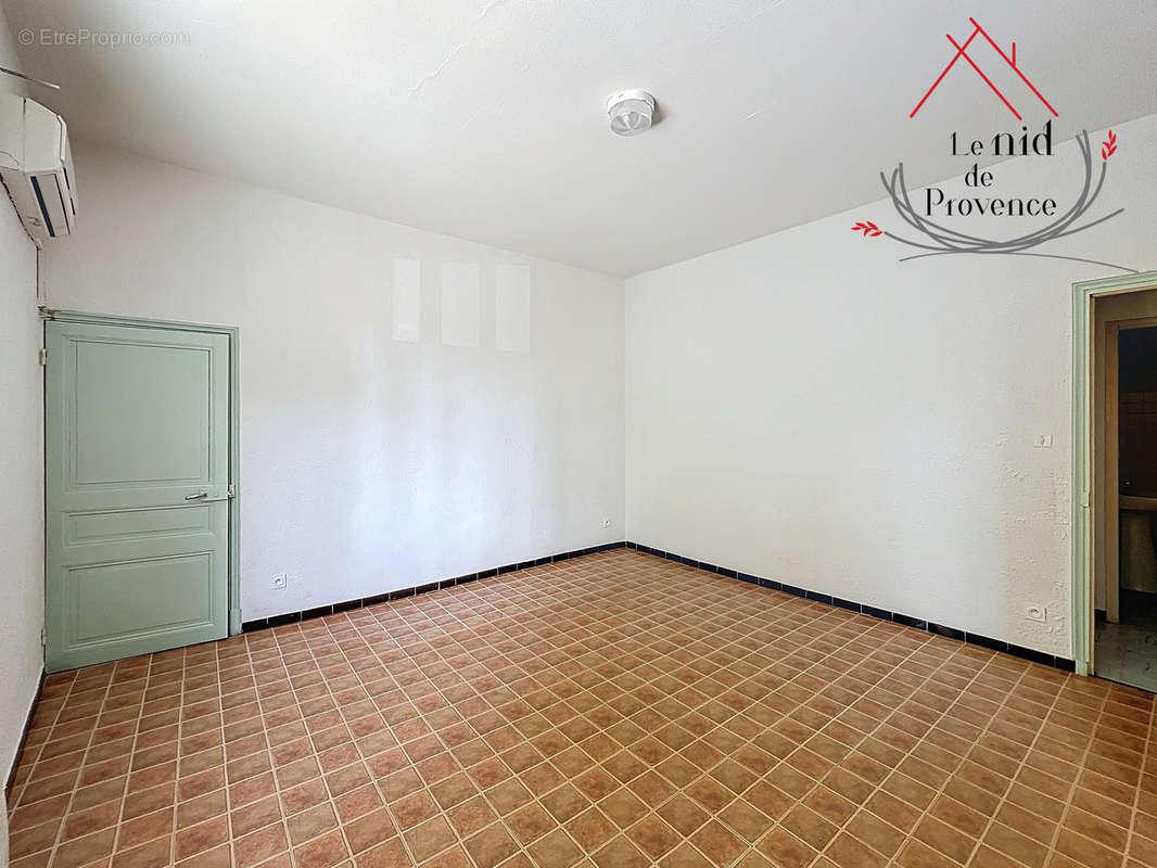 Appartement à JONQUIERES