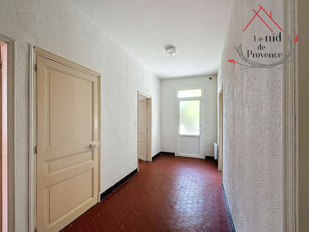 Appartement à JONQUIERES