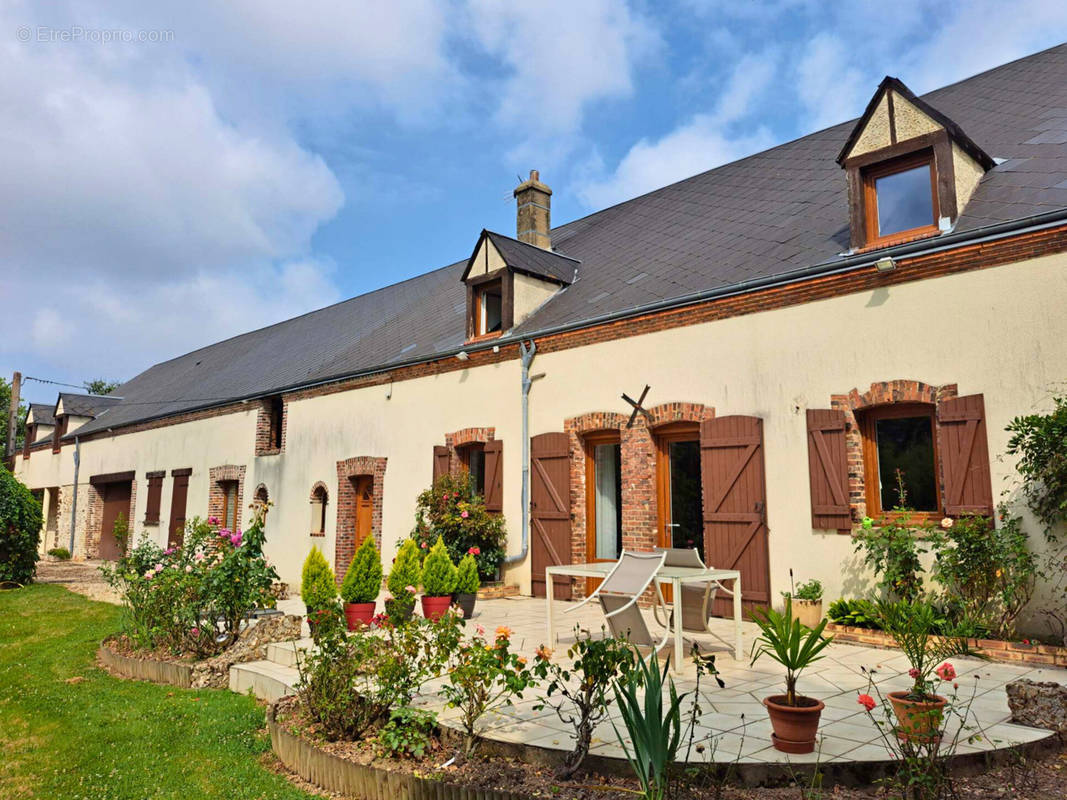 Maison à SARGE-SUR-BRAYE