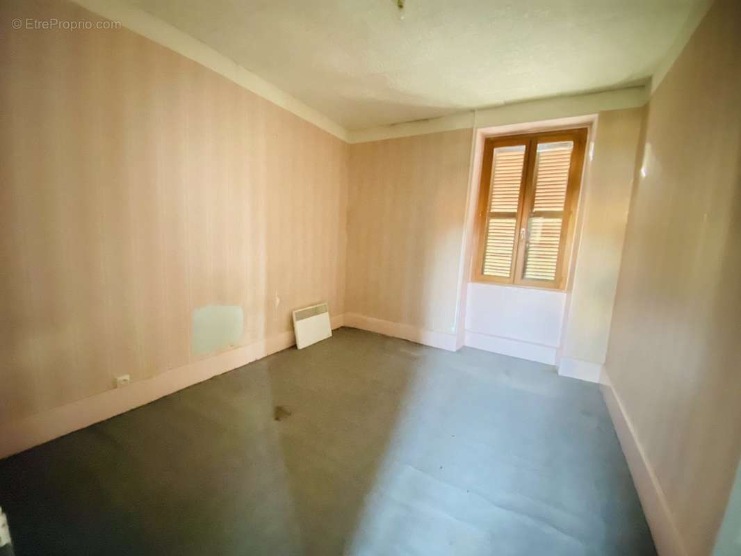 Appartement à VALLON-EN-SULLY