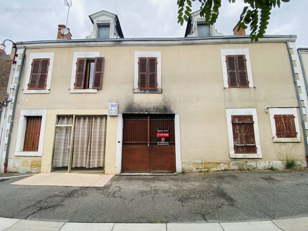 Appartement à VALLON-EN-SULLY