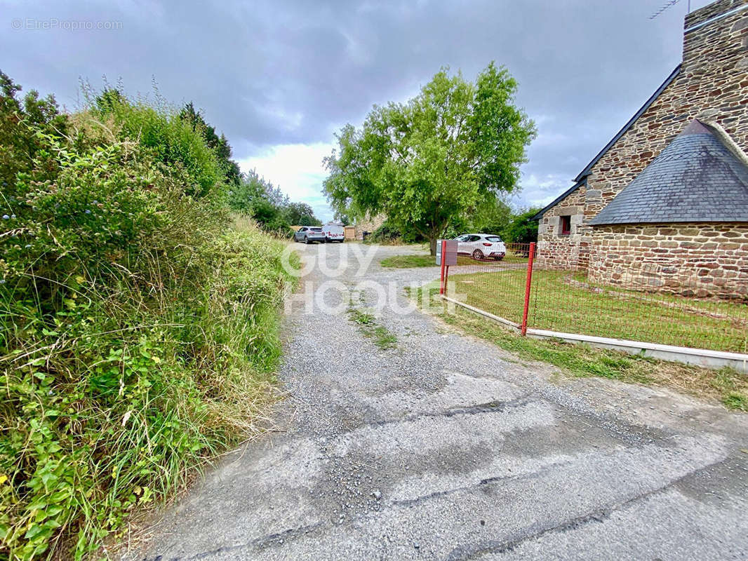 Maison à BAGUER-MORVAN