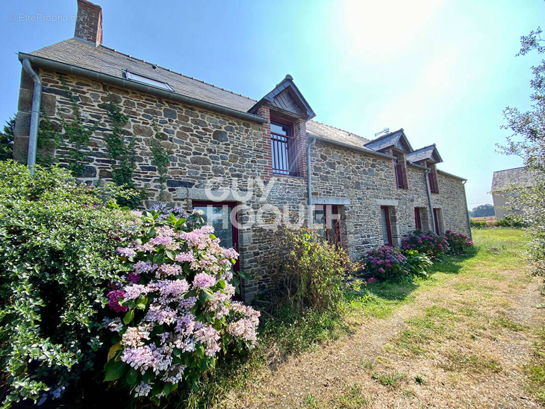 Maison à BAGUER-MORVAN