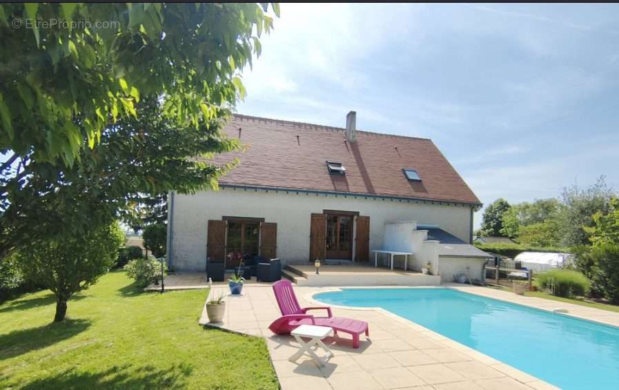 Piscine - Maison à JOUE-LES-TOURS