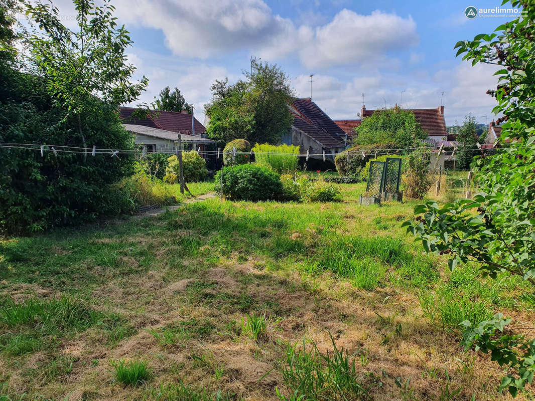 terrain - Maison à COMMENTRY