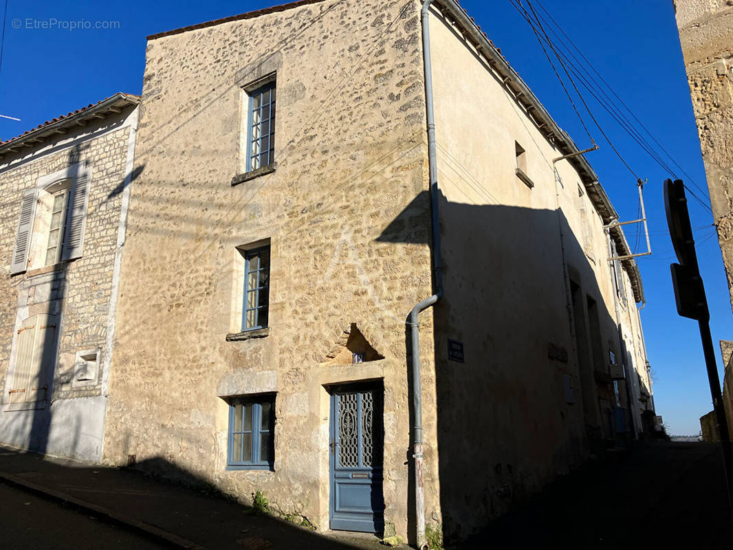 Maison à FONTENAY-LE-COMTE