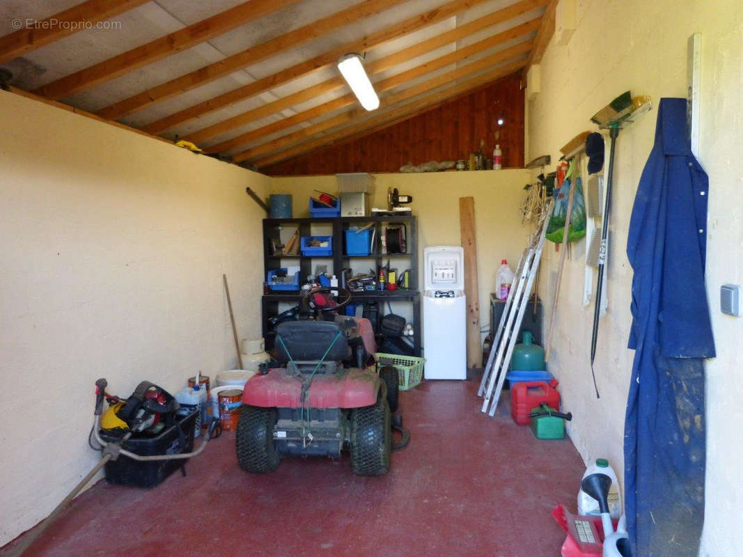 Garage - Maison à VILLEMBITS