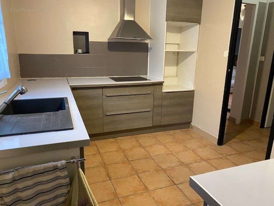 MARTIGUES PROCHE CENTRE VILLE A VENDRE APPARTEMENT T3 - Appartement à MARTIGUES