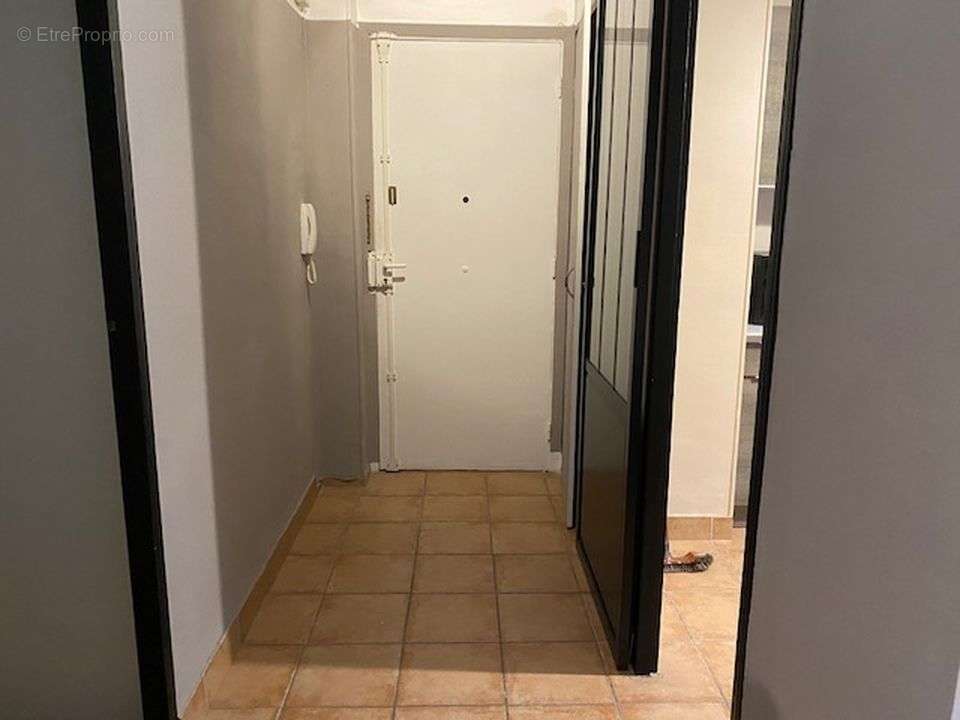 MARTIGUES PROCHE CENTRE VILLE A VENDRE APPARTEMENT T3 - Appartement à MARTIGUES