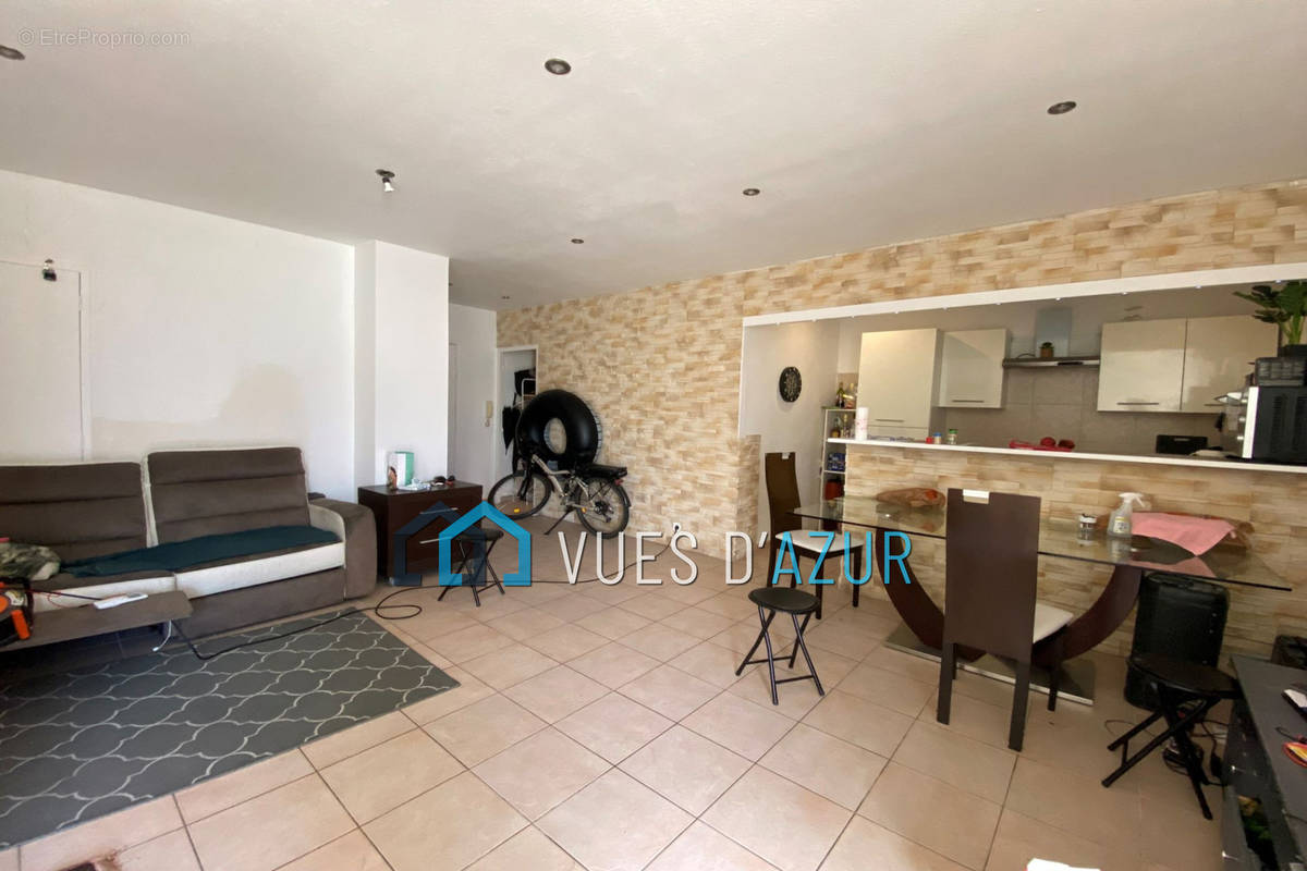 Appartement à VALLAURIS