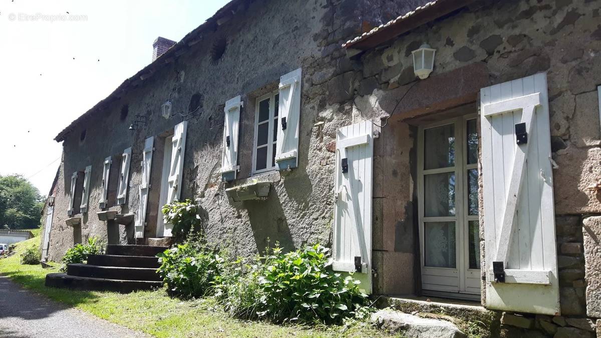 Maison à LUSSAC-LES-EGLISES