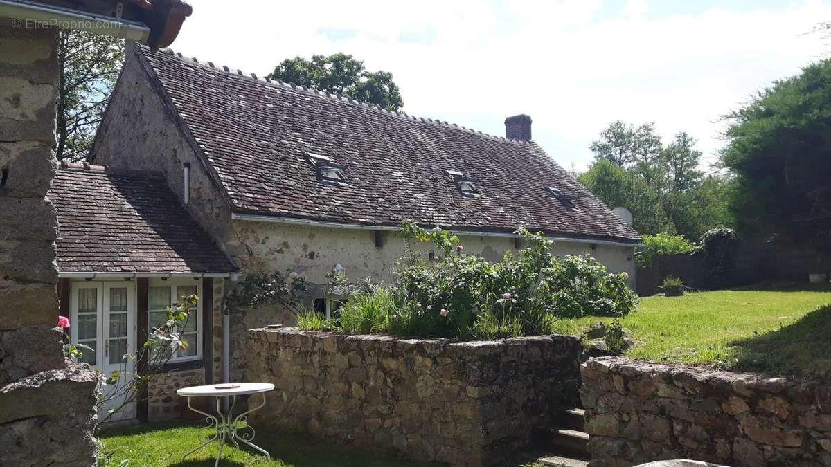 Maison à LUSSAC-LES-EGLISES