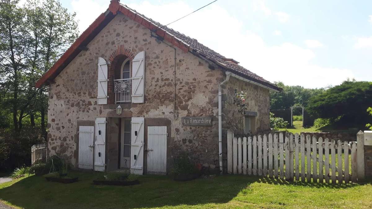 Maison à LUSSAC-LES-EGLISES