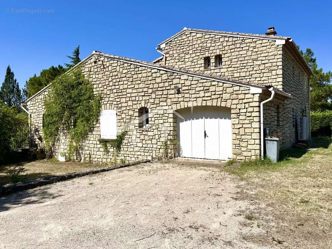 Maison à PERNES-LES-FONTAINES