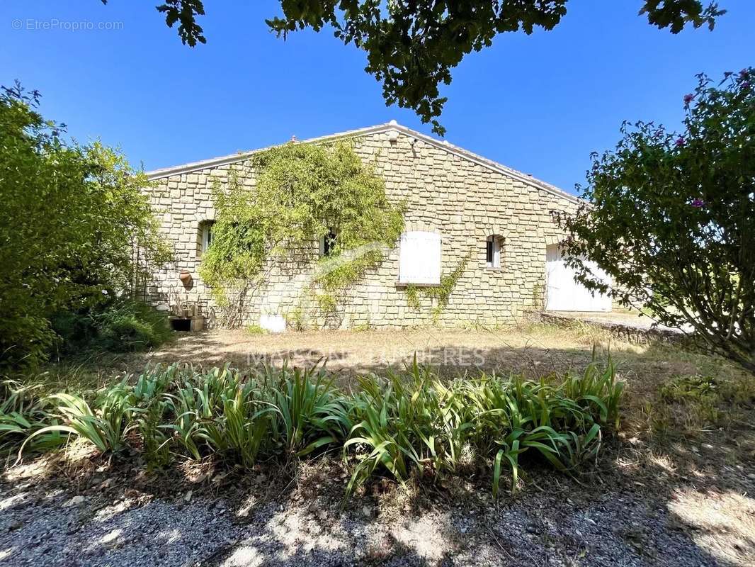 Maison à PERNES-LES-FONTAINES