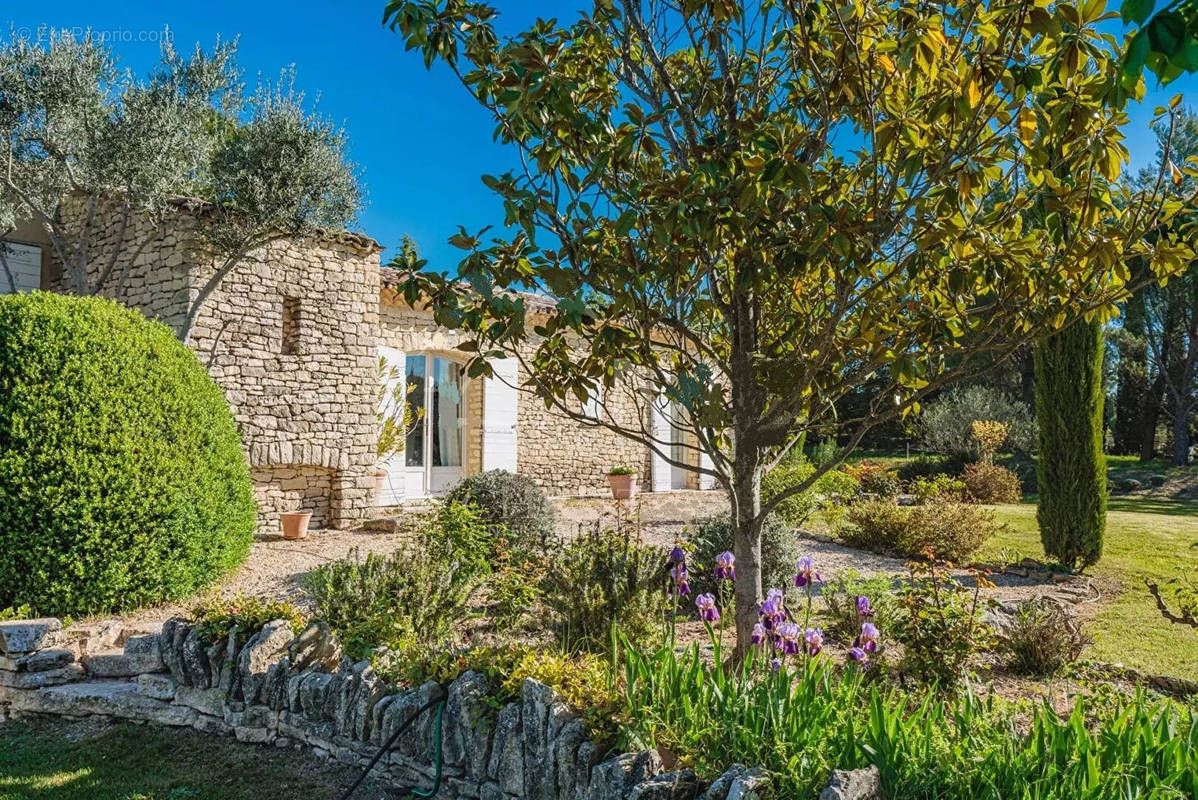 Maison à GORDES