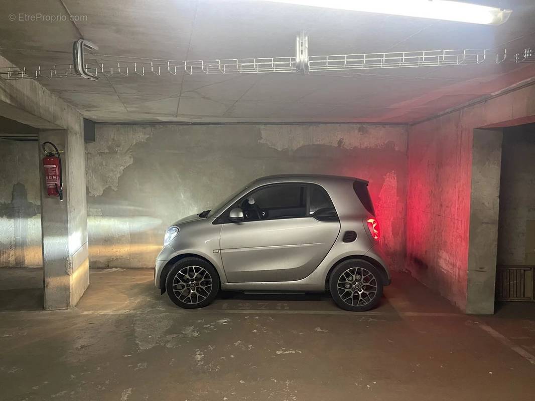 Parking à PARIS-5E