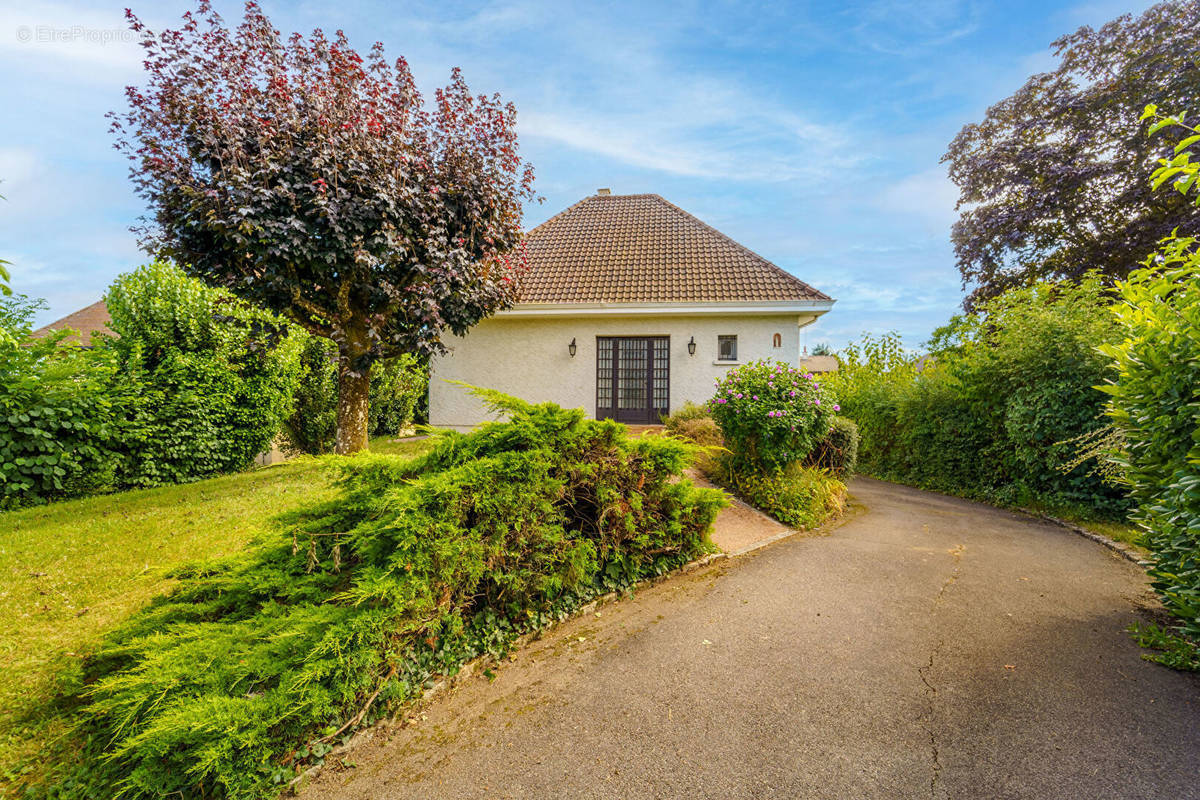 Maison à COUCHEY