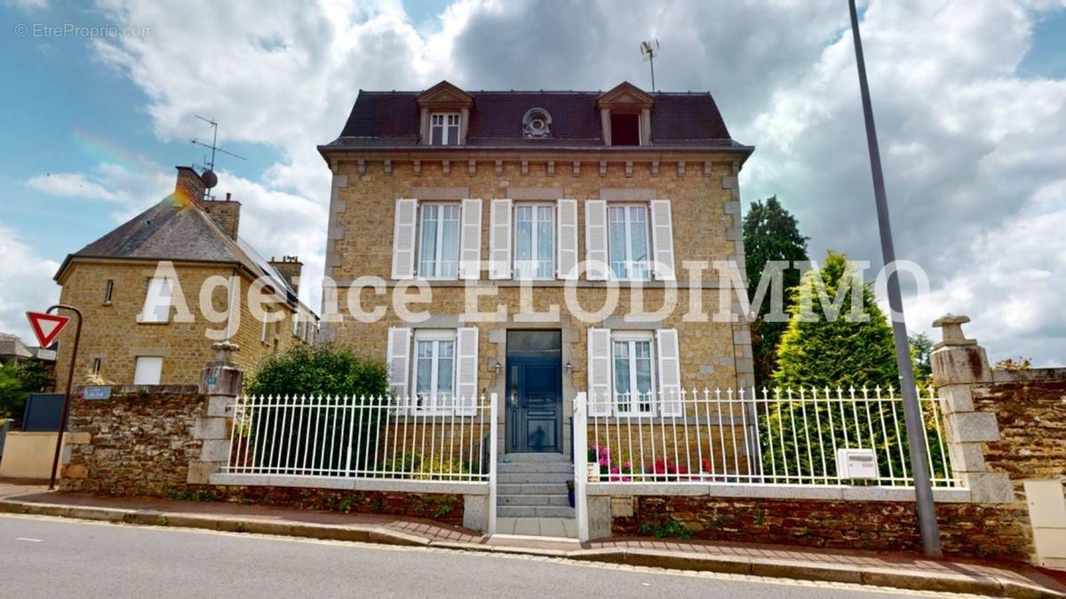 Maison à SAINT-HILAIRE-DU-HARCOUET