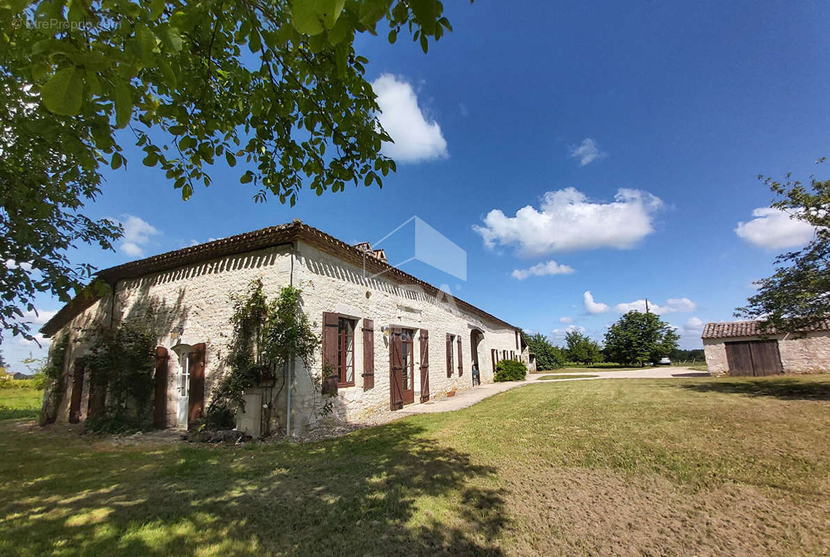 Maison à GAGEAC-ET-ROUILLAC